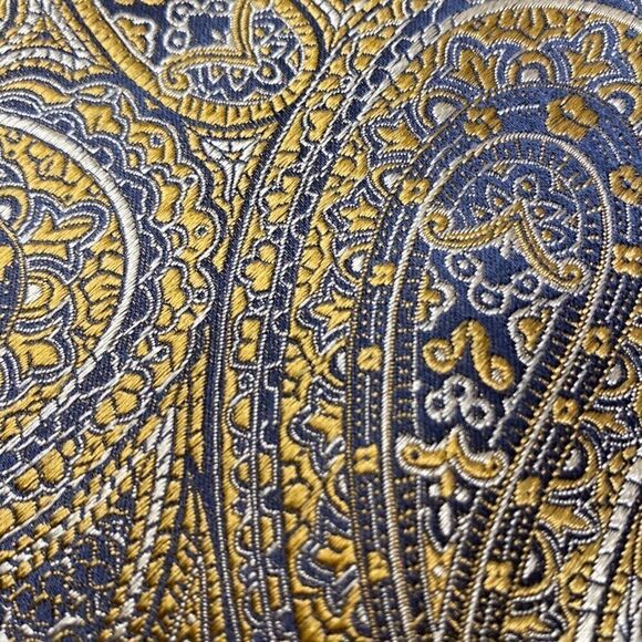 Geoffrey Beene handmade 100% silk tie In Gold and black paisley - Picture 5 of 6
